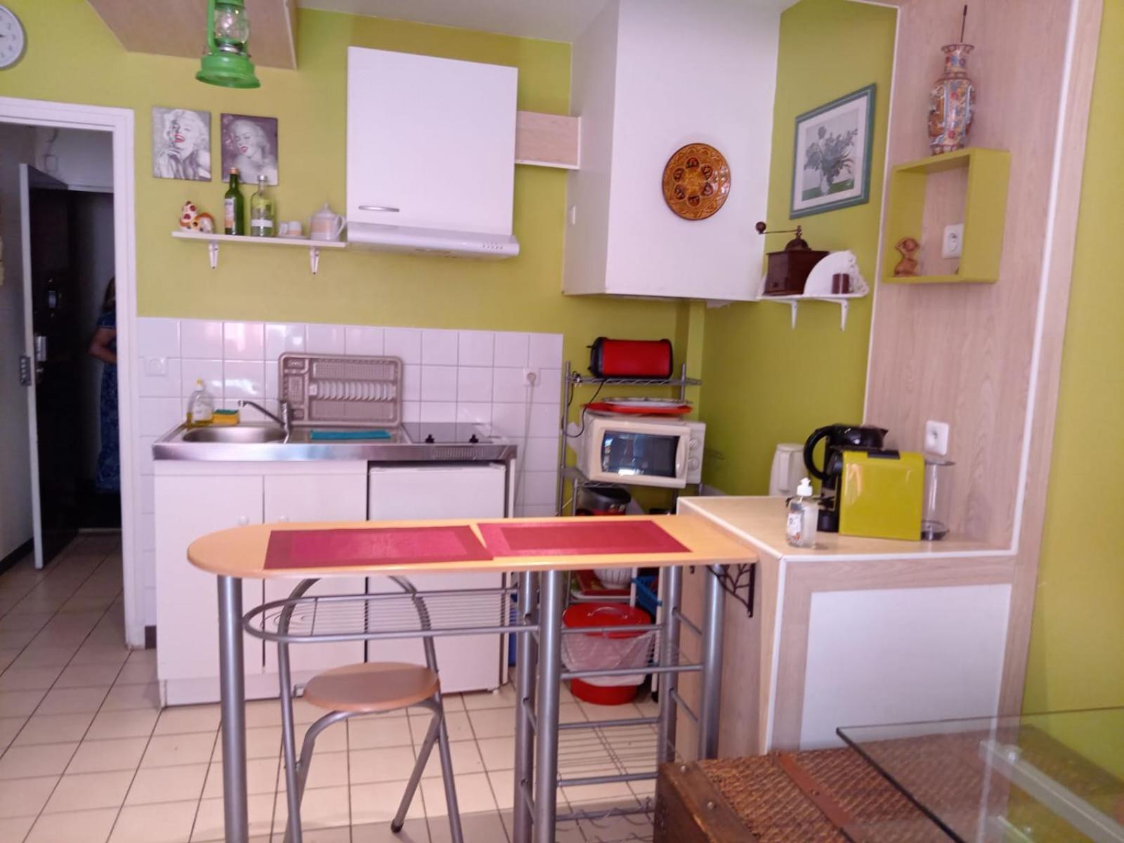 Métro Pigalle,Garçonnière 25 m2, 3 per, cabarets théâtres,restaurants,tout confort Paris Extérieur photo